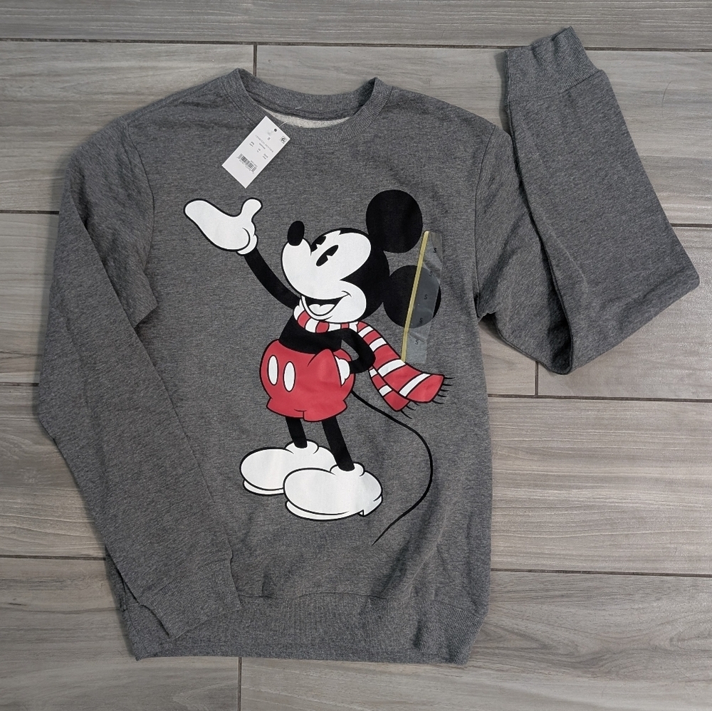 Disney Holiday/Winter Gray Mickey Mouse Sweatshirt